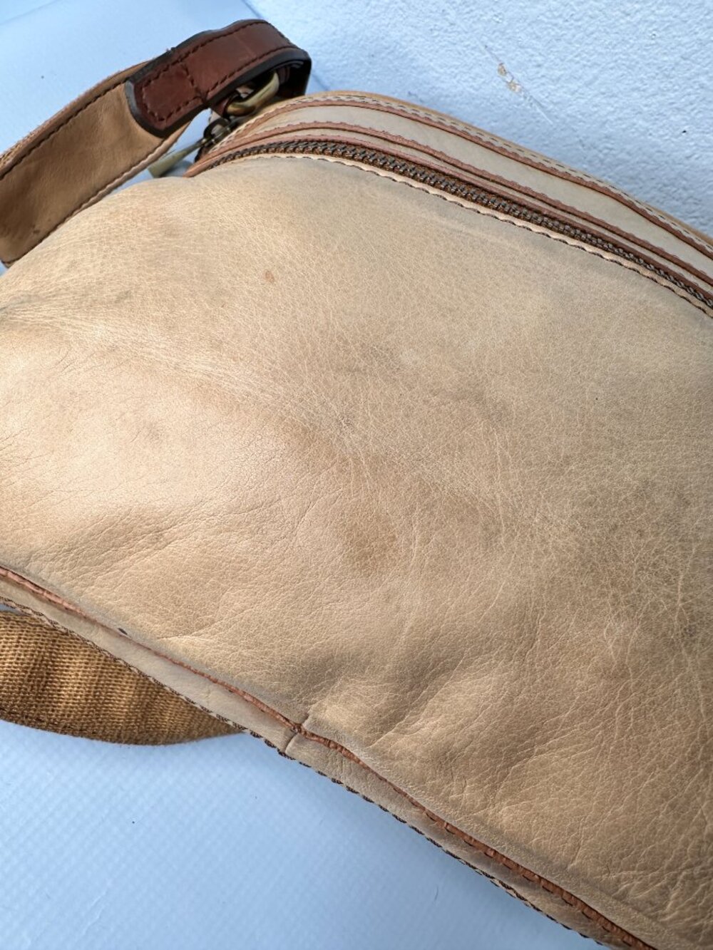 Fossil Explorer Leather Tan Bag Crossbody Shoulder Purse - Picture 4 of 11